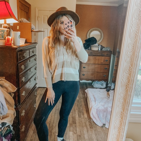 Forever 21 Sweaters - FOREVER 21 SWEATER